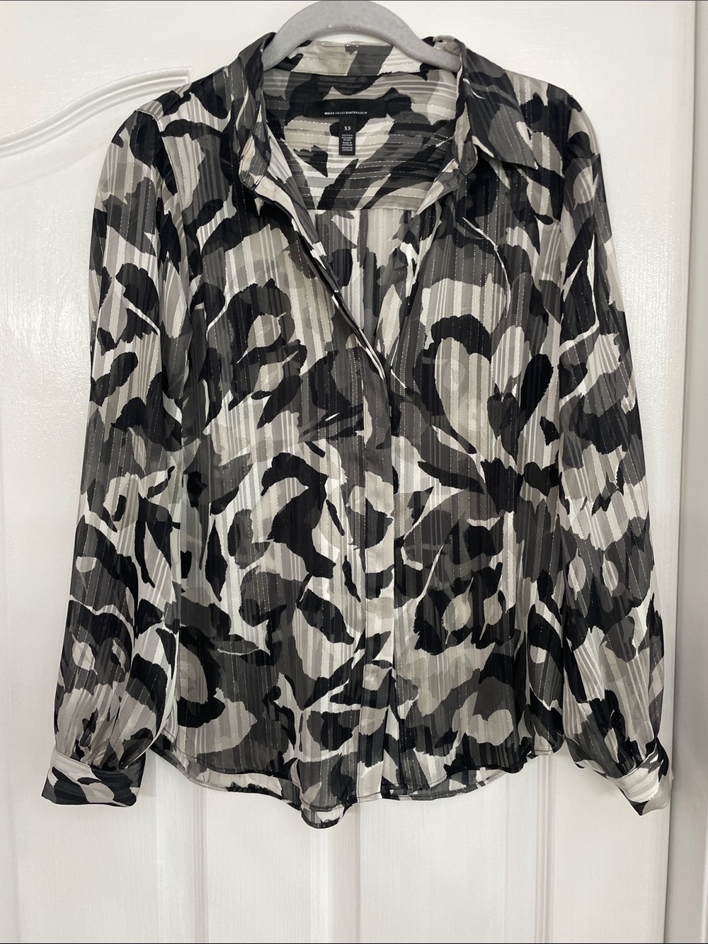 White House Black Market Black & White Abstract Printed Blouse